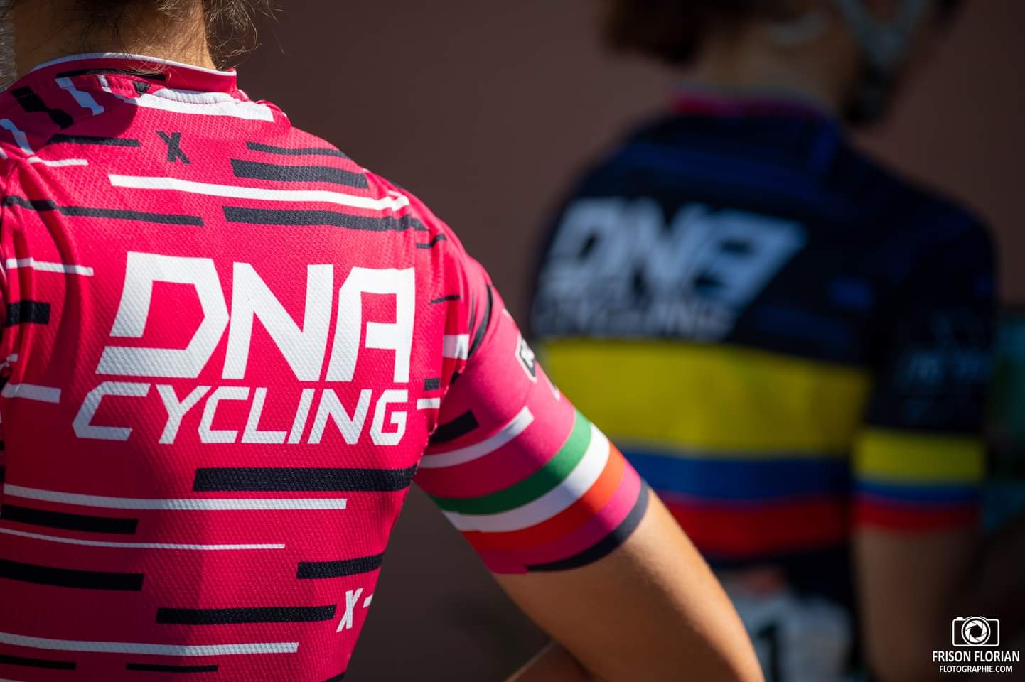 Photo reportage en sport de l'équipe DNA Pro Cycling Team, lors du Tour Cycliste Féminin International de l'Ardèche en 2022. Privas