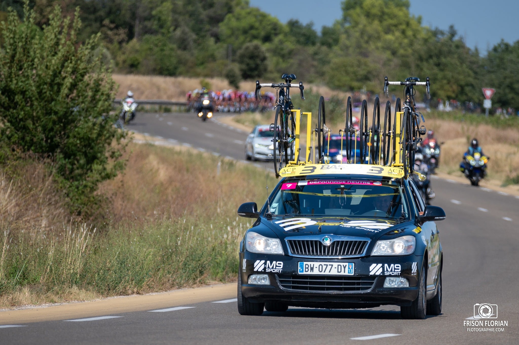 L'équipe de ACP Assistance Dépannage Neutre - Liaison Radio, anciennement Basso Assistance lors du Tour Cycliste International Féminin de l'Ardèche 2023