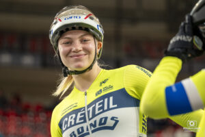 Julie Michaux durant les Championnats de France 2024 sur le Vélodrome National de Saint Quentin en Yvelines, futur site des Jeux Olympiques de 2024 de Paris