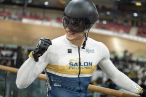 Rayan Helal durant les Championnats de France 2024 sur le Vélodrome National de Saint Quentin en Yvelines, futur site des Jeux Olympiques de 2024 de Paris