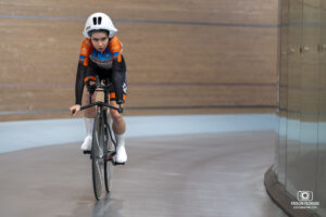 Heïdi Gaugain durant les Championnats de France 2024 sur le Vélodrome National de Saint Quentin en Yvelines, futur site des Jeux Olympiques de 2024 de Paris