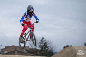 Séance photo avec Mathilde Doudoux, championne française de BMX Race sur la Piste de BMX de la ville de Sarrians dans le Vaucluse - Janvier 2024