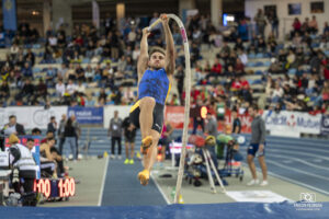 Épreuve de saut à la perche lors du Meeting de Miramas Métropole 2024