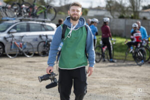 Le Youtubeur Quentin Ruel lors du Grand Prix des Plages Vendéenne 2024 à Beauvoir-sur-Mer en Vendée