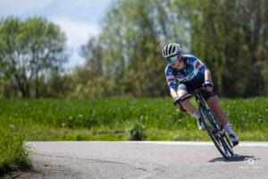 Coureuse de l'équipe AG Insurance-NXTG Team U23 lors du Grand Prix Féminin de Chambéry 2024