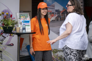 Photographie de reportage lors du passage de la Flamme Olympique à Annemasse en Juin 2024.
