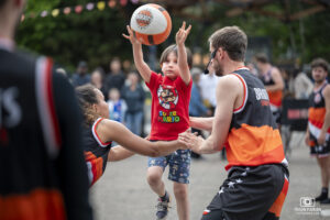 Photographie de reportage lors du passage de la Flamme Olympique à Annemasse en Juin 2024.