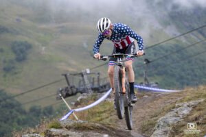 Coureur lors de la Coupe de France XCO aux Ménuires en 2024