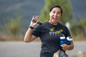 Assistante de l'équipe Cynisca Cycling lors du TCFIA 2024