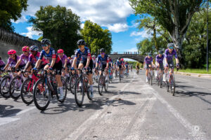 Ambiance Pont d'Avignon lors du Tour Cycliste Féminin International de l'Ardèche (TCFIA 2025)