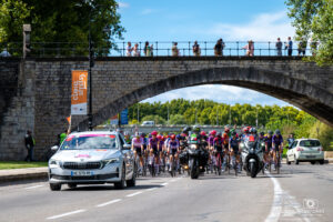 Ambiance Pont d'Avignon lors du Tour Cycliste Féminin International de l'Ardèche (TCFIA 2025)