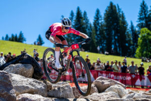 MAXWELL Samara à la Coupe du Monde de VTT aux Gets - XC - 2025