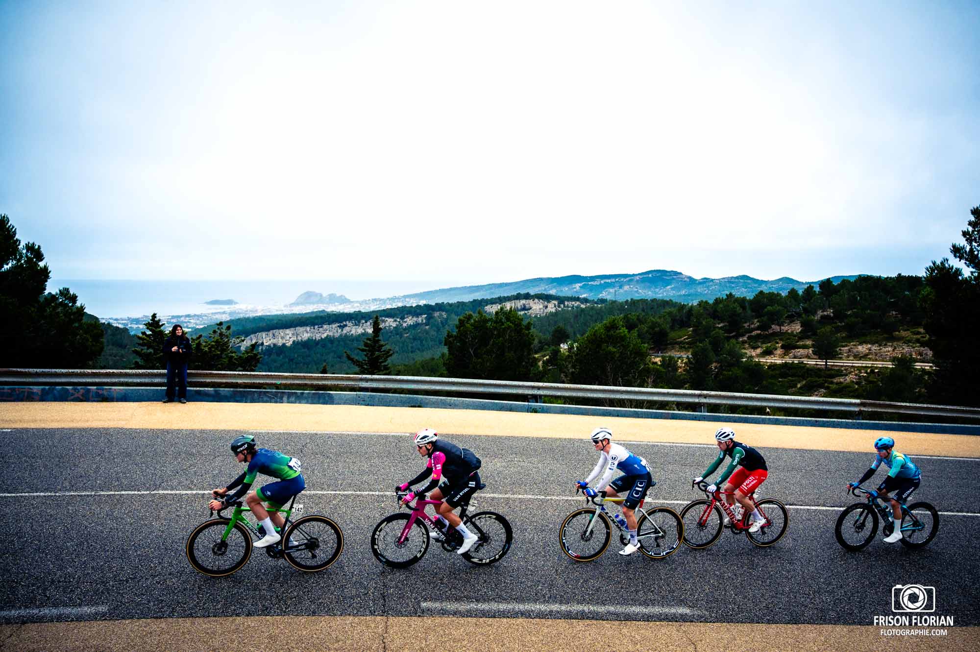 FridayTDLPFlotographie26L-8363 Reportage sur le Tour de la Provence 2026