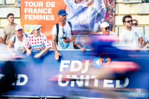 Reportage sport lors du Tour de France Femmes 2026 avec l'équipe Ma Petite Entreprise.