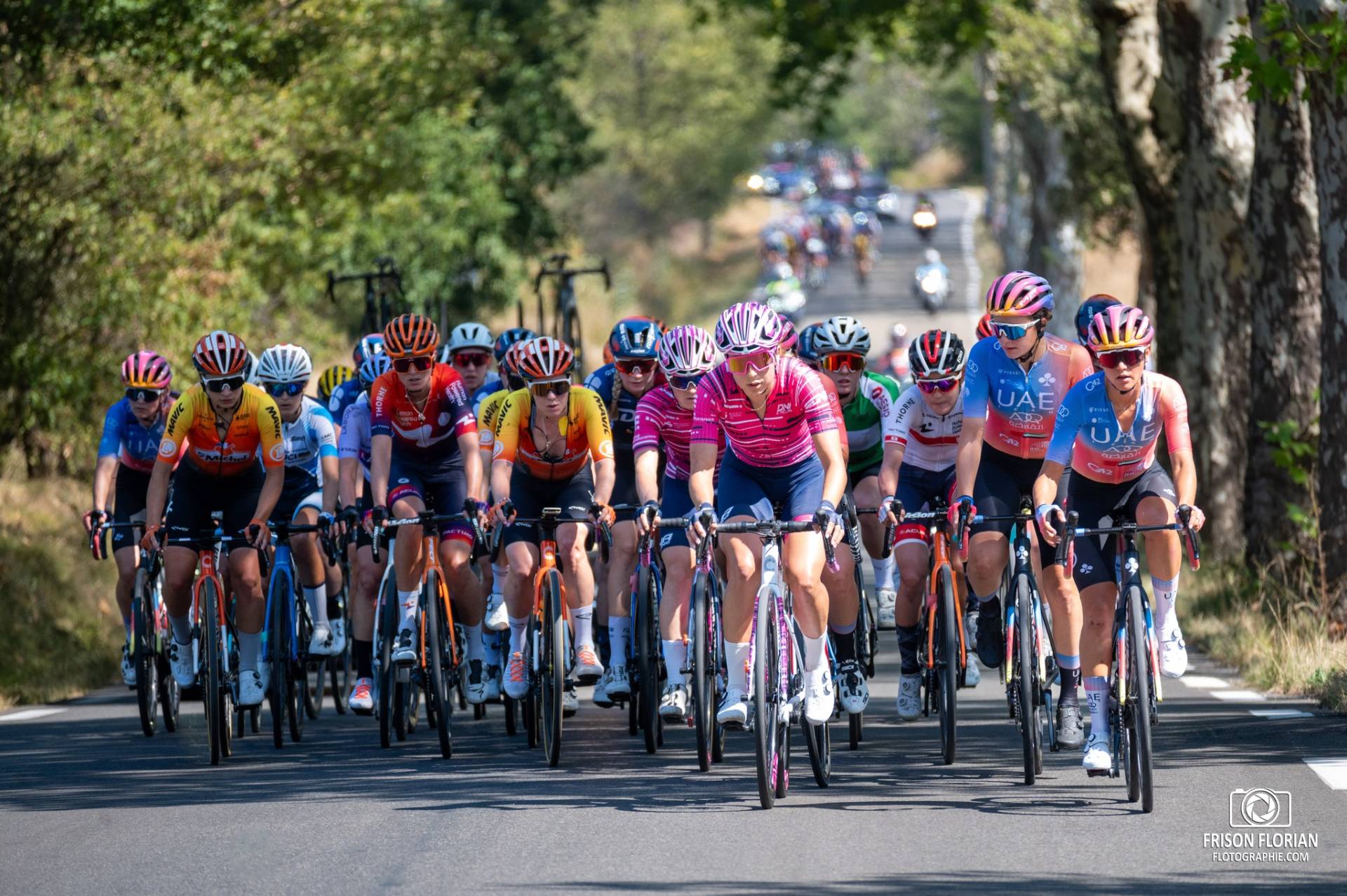 Ambiance avec le peloton au Tour Cycliste International Féminin de l'Ardèche 2023